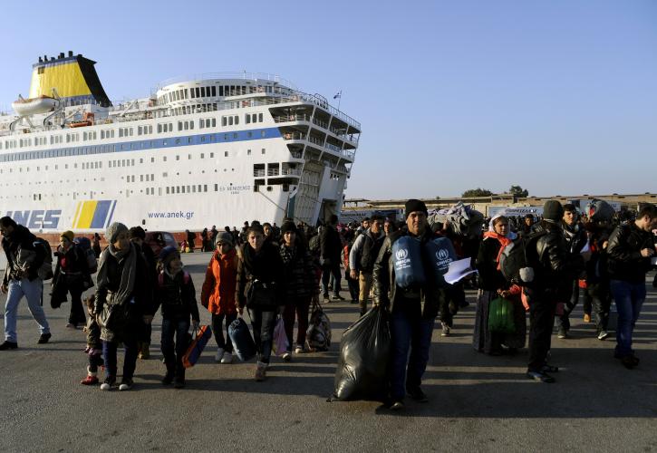 Μειώθηκαν οι μεταναστευτικές ροές στο λιμάνι του Πειραιά
