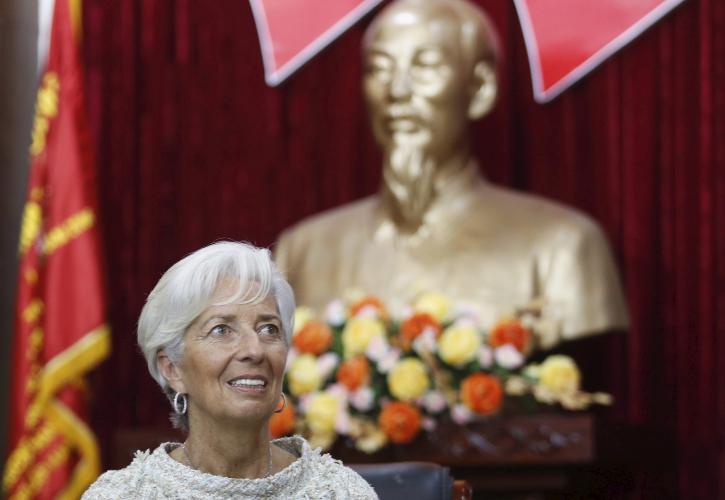 Lagarde: Τα αρνητικά επιτόκια ωφελούν την οικονομία