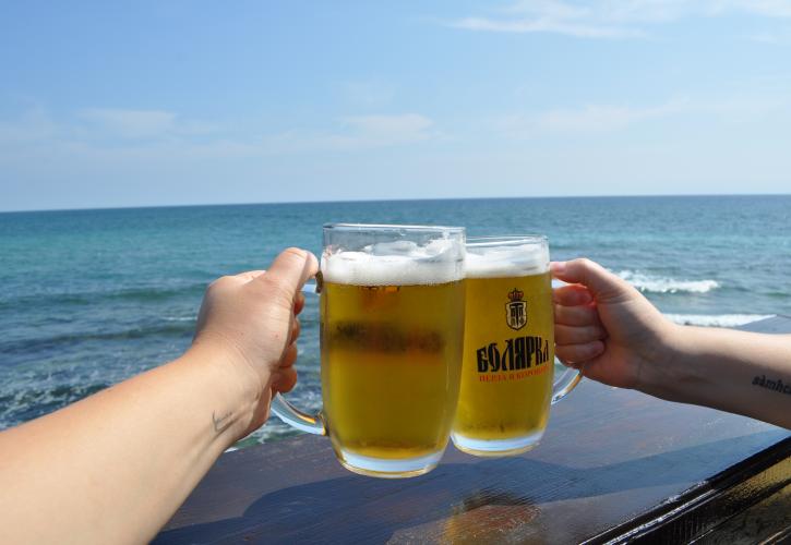 Κερδίστε 12.000 ευρώ ταξιδεύοντας και πίνοντας μπύρες