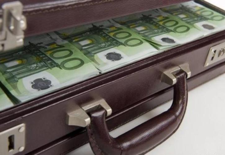 Alpha Bank: Νέα «βουτιά» στις καταθέσεις εν μέσω αβεβαιότητας