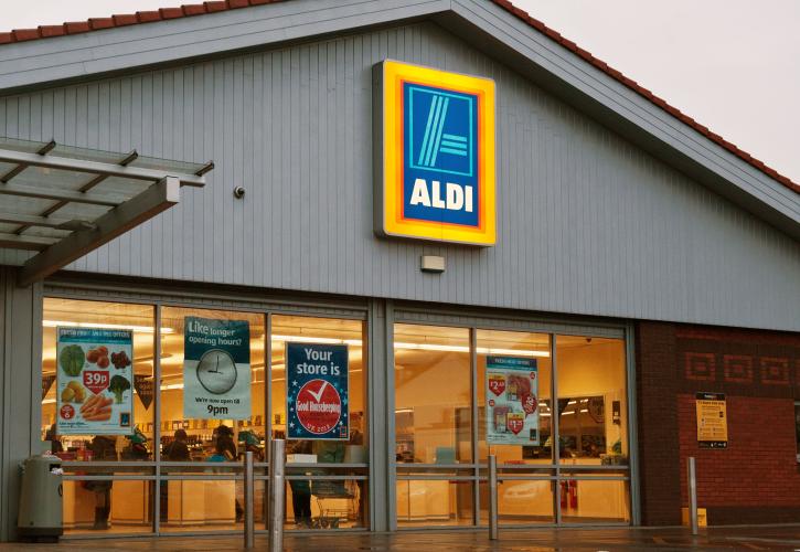 Aldi: Όλο και πιο πολλοί Βρετανοί στρέφονται σε «φθηνές» discount αλυσίδες για τα τρόφιμα της οικογένειάς τους