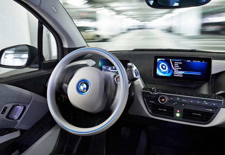 Ανακαλεί σχεδόν 700.000 αυτοκίνητα στην Κίνα η BMW