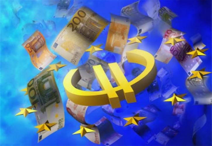Σε χαμηλό εξαμήνου βυθίζεται το ευρώ
