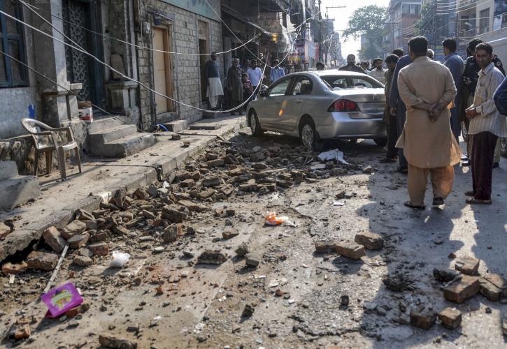 Πακιστάν: Στους 46 οι νεκροί από έκρηξη σε τέμενος στη Πεσαβάρ - Επίθεση αυτοκτονίας από τους Ταλιμπάν