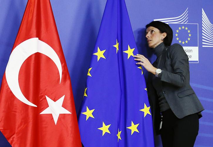 FT: Το προσχέδιο συμφωνίας Ε.Ε. - Τουρκίας για το προσφυγικό