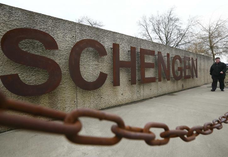 «Καμπανάκι» για τον τουρισμό μια πιθανή έξοδος από τη Σένγκεν