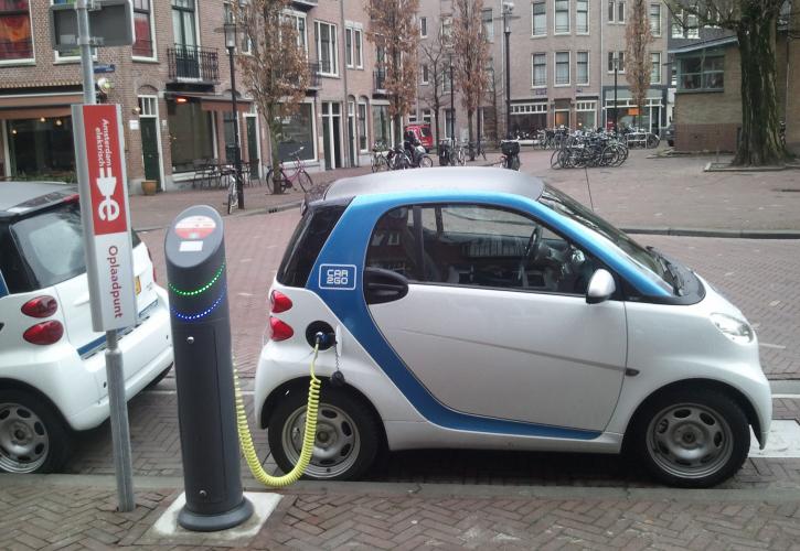 ΕΥ: Πριν το 2033 η παγκόσμια κυριαρχία των ηλεκτρικών αυτοκινήτων