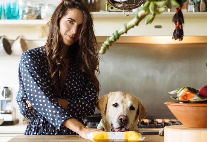 Η Madame Shoushou ράβεται Ελλάδα και ταξιδεύει... Αμερική