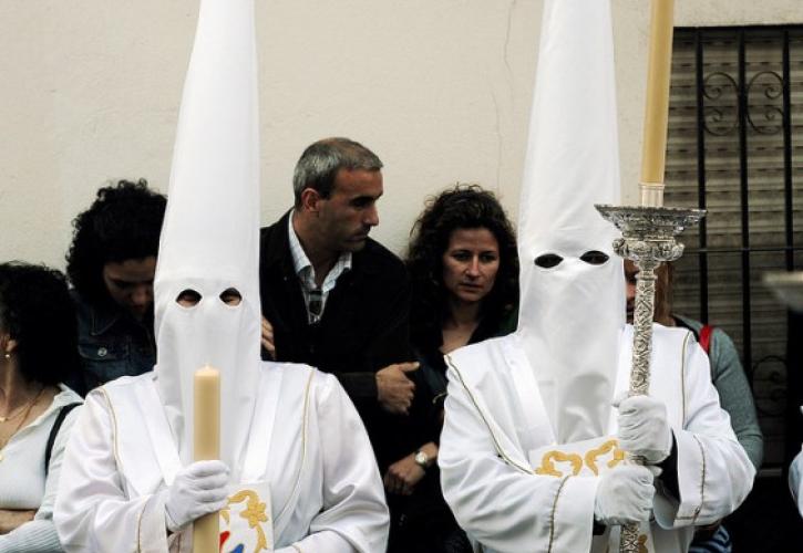 Περίεργα πασχαλινά έθιμα από όλο τον κόσμο