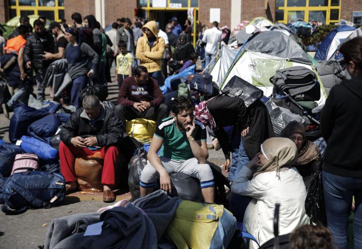 Αρνούνται να επιβιβαστούν στα πούλμαν οι πρόσφυγες