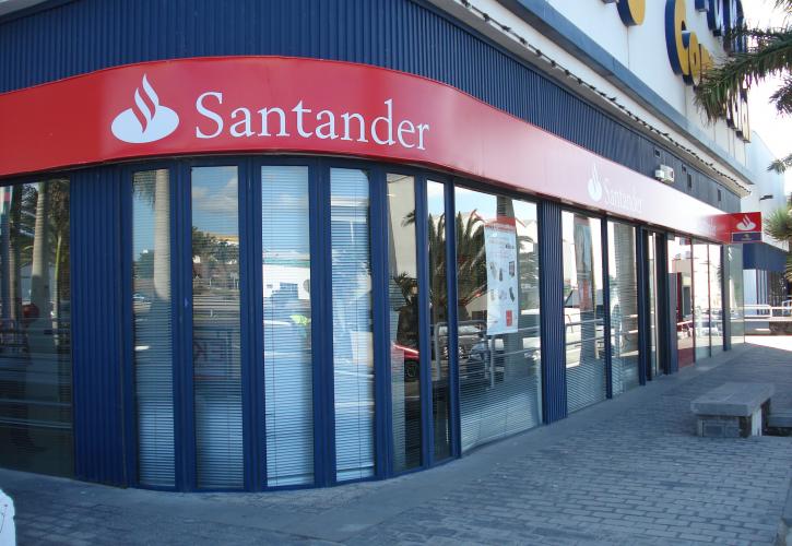 Η Banco Santander... μοίρασε κατά λάθος 130 εκατ. στερλίνες για τα Χριστούγεννα 