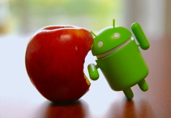 Google και Apple βλέπουν τον «θρόνο» τους να τρίζει