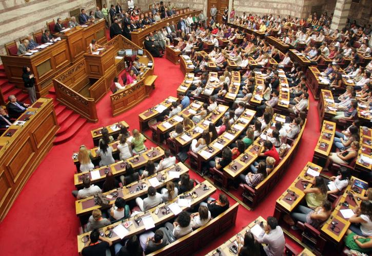 Βουλή: Εγκρίθηκε η εξεταστική για δάνεια κομμάτων και ΜΜΕ