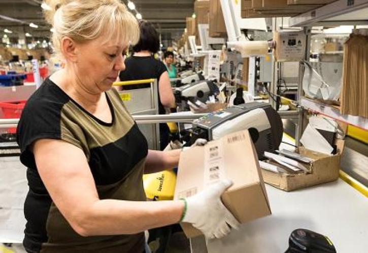 To Brexit φρενάρει την Amazon