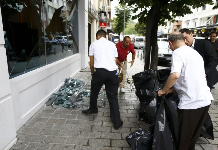 Πλήθος οργισμένων Τούρκων επιτέθηκαν σε σπίτια και καταστήματα Σύρων προσφύγων στην Άγκυρα