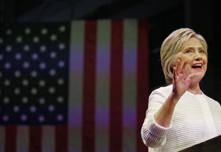 Υπόθεση Έπστιν: Η Χίλαρι Κλίντον καταγγέλλει επιχείρηση «συγκάλυψης» από πλευράς Τραμπ