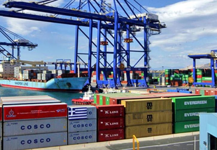 Έμφραγμα στα λιμάνια από τις συνεχιζόμενες κινητοποιήσεις