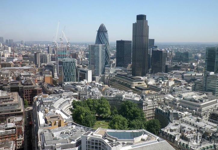 Σε υψηλό 4,5 ετών η ανεργία στη Βρετανία - Στο 5%