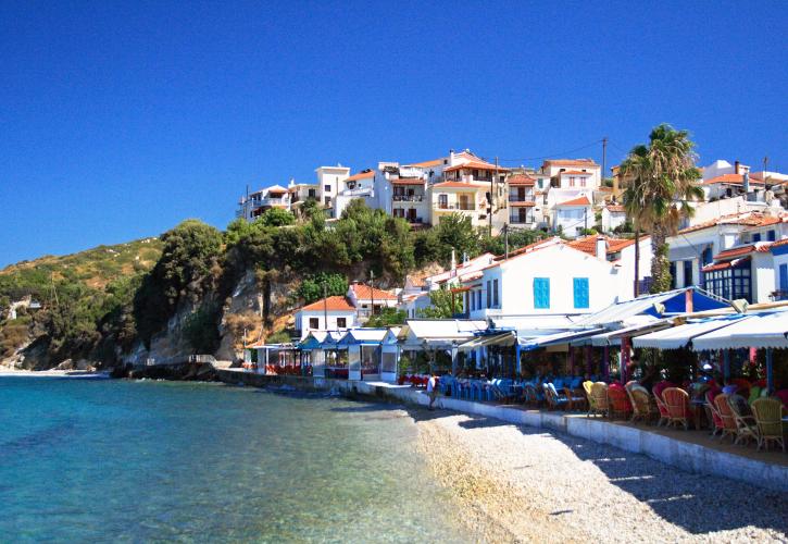 North Evia – Samos Pass: Εξαντλήθηκαν σε λίγα λεπτά τα 13.800 voucher τουρισμού