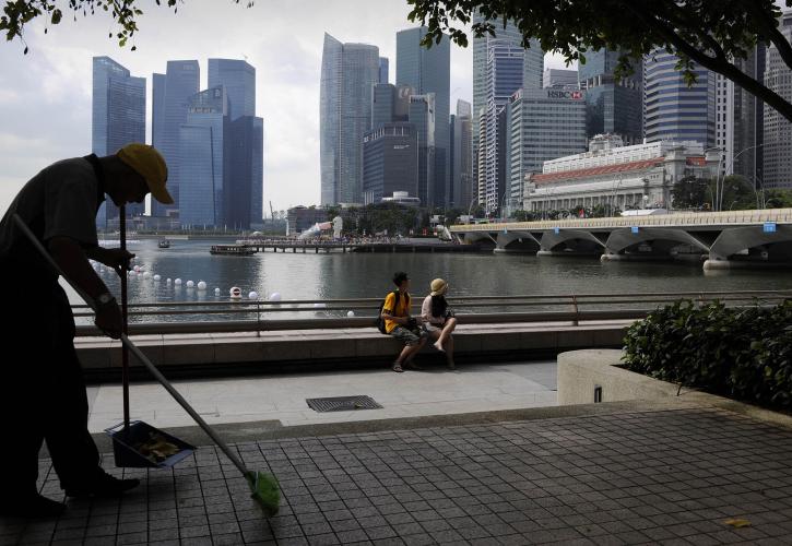 Σιγκαπούρη: Η Όμικρον θα ξεπεράσει σε κρούσματα την Δέλτα - Και 3η δόση για status πλήρους εμβολιασμού