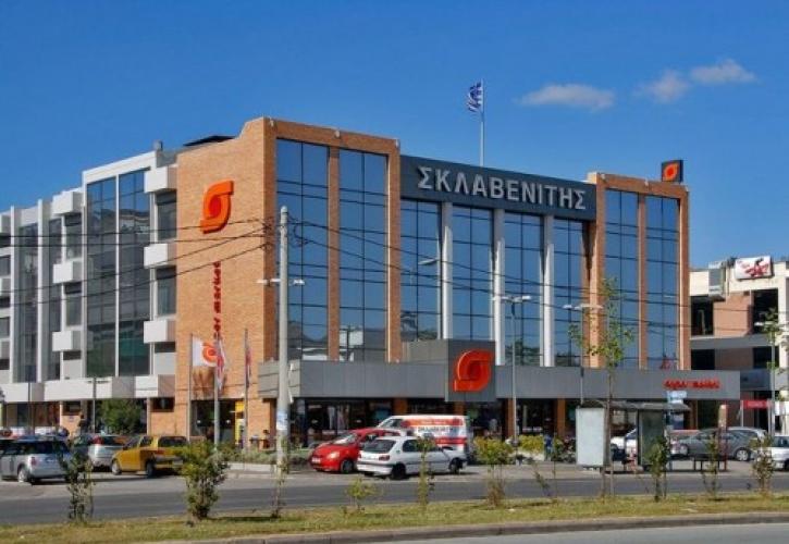 Σκλαβενίτης: Αυξάνει τον εισαγωγικό μισθό στα 1.000 ευρώ