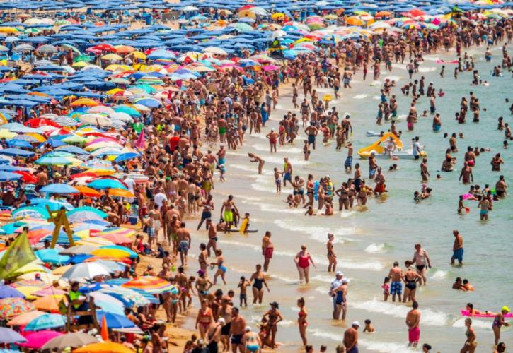 ΤτΕ: Τουρισμός και εμπόριο αύξησαν την απασχόληση