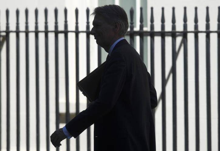 Δημοσκόπηση: Αυξάνεται η δυσπιστία των Γάλλων, Γερμανών και Ιταλών απέναντι στην πολιτική
