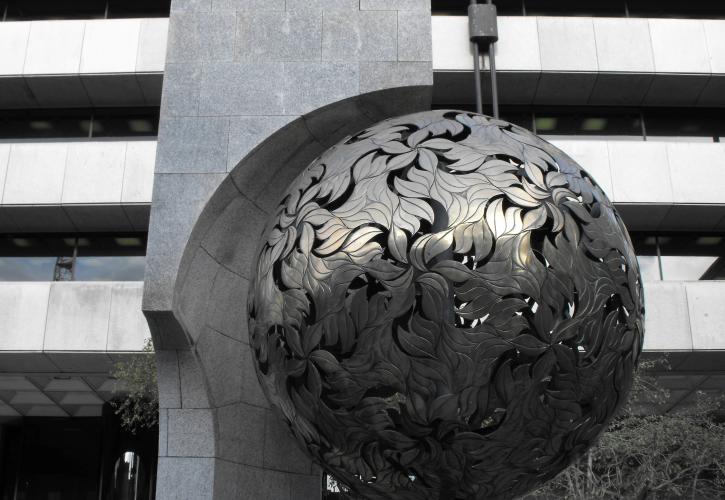 Η κεντρική τράπεζα της Ιρλανδίας αναθεώρησε τις προβλέψεις για το ΑΕΠ