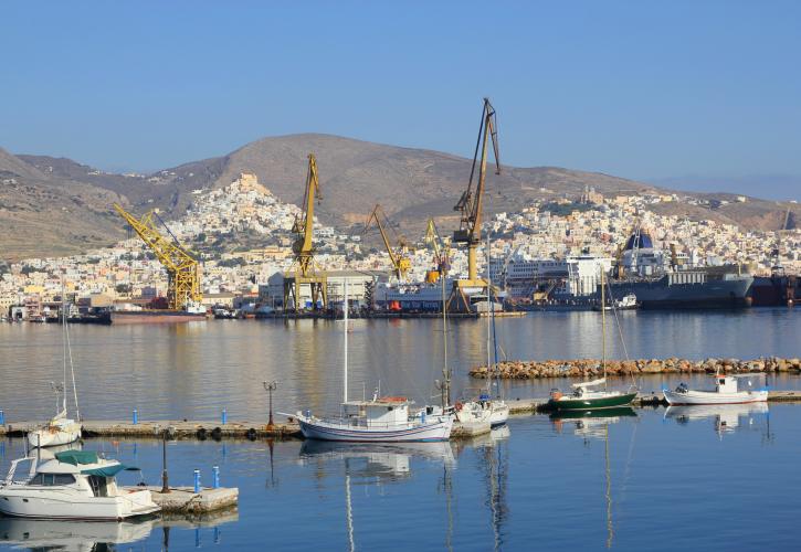 Στον «αέρα» τα εξοπλιστικά προγράμματα των Ναυπηγείων Ελευσίνας