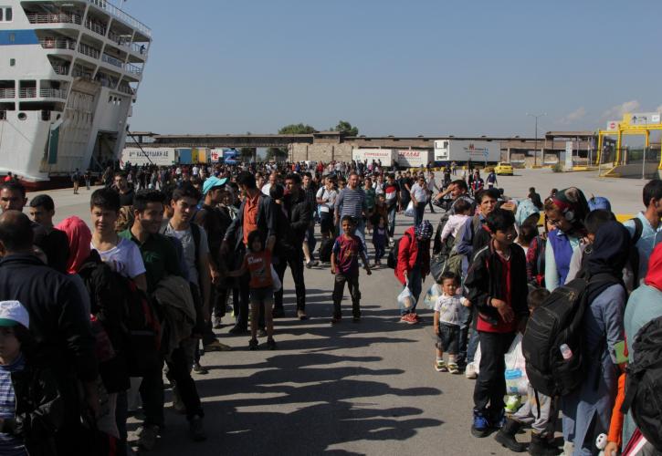 Στους 4.730 οι πρόσφυγες στο λιμάνι του Πειραιά