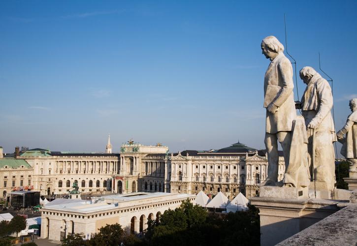Κονσέρτο κρίσιμων αποφάσεων για την οικονομία στη Βιέννη