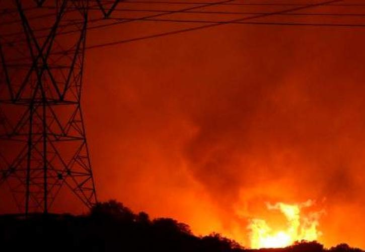 Πυρκαγιές στην Καλιφόρνια: 2.000 άνθρωποι κλήθηκαν να απομακρυνθούν «αμέσως» από τα σπίτια τους