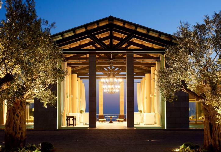 TEMES: Aπό το Costa Navarino στο Hilton