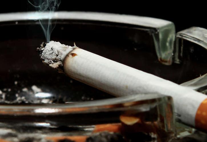 Βαρύ το τσιγάρο για τους Έλληνες εξαιτίας των φόρων