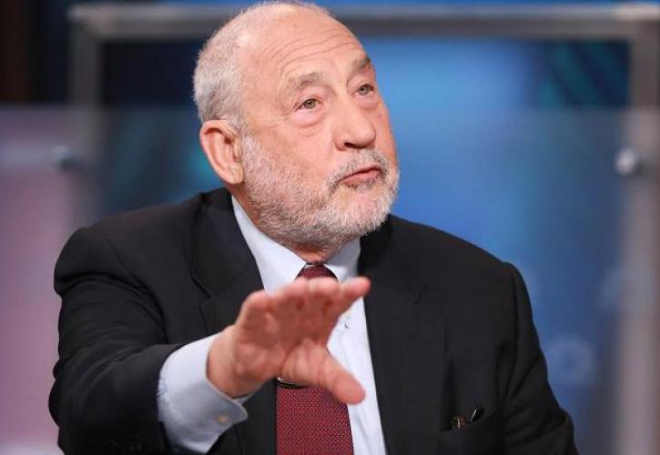 O Stiglitz «χαστουκίζει» Apple και Tim Cook