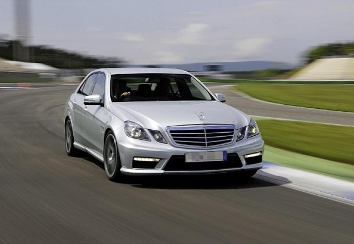 Η Mercedes κάνει τα αυτοκίνητα «παρκαδόρους»