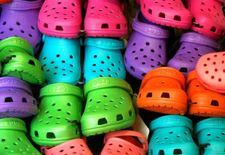 Η Crocs εξαγοράζει την μάρκα υποδημάτων Heydude έναντι 2,5 δισ. δολάρια