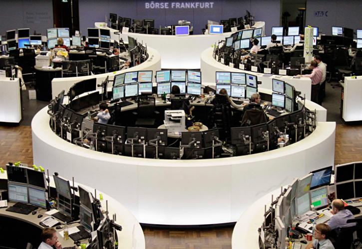 H Deutsche Bank βουλιάζει τις ευρωαγορές
