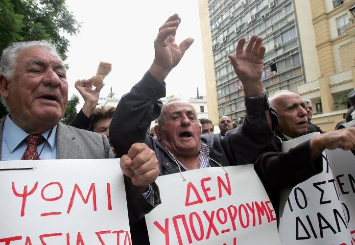 Συστάσεις, απειλές και στο... βάθος μείωση κύριων συντάξεων