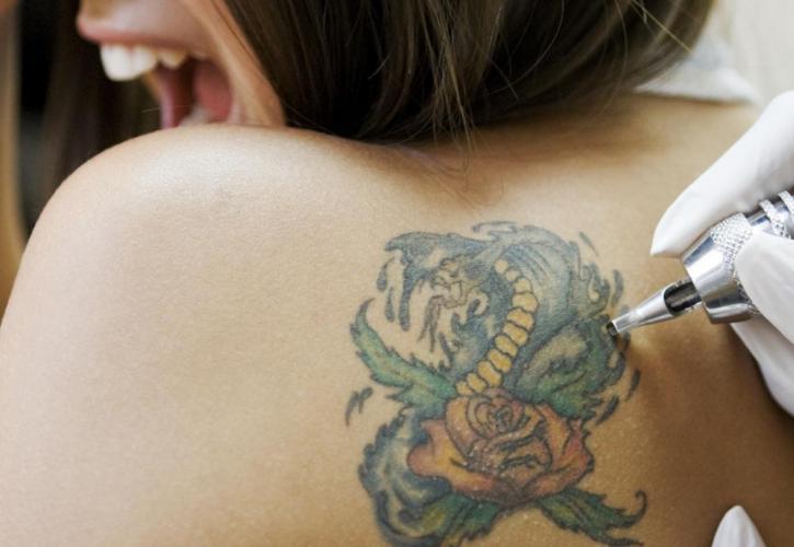 Νέοι κανόνες της Κομισιόν για ασφαλέστερα τατουάζ σε όλη την ΕΕ