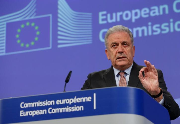 Αβραμόπουλος: Πρέπει να μοιραστούμε τη διαχείριση των συνόρων