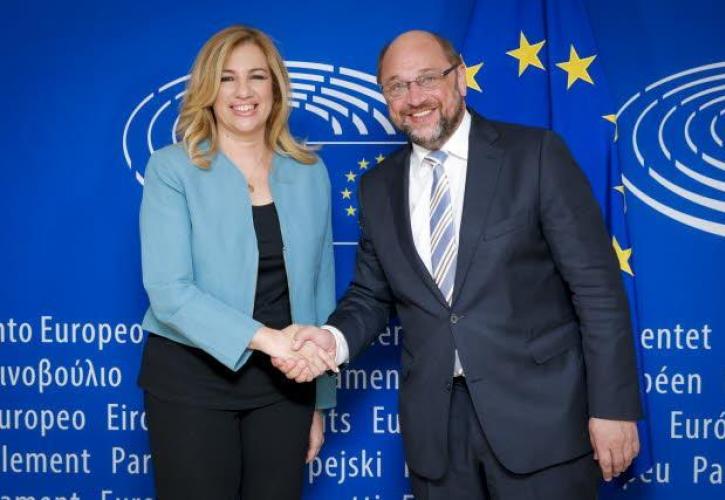 Για αξιολόγηση και Κυπριακό μίλησαν Γεννηματά – Schulz