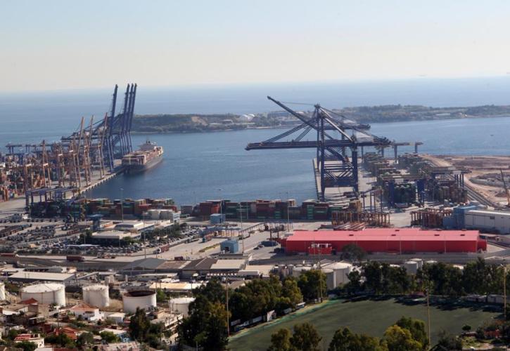 Στον αέρα η συμφωνία της κυβέρνησης με την Cosco για τον ΟΛΠ