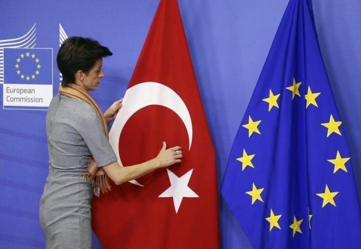 Η Τουρκία θέτει περιορισμούς λειτουργίας για την Deutsche Welle και την Voice of America