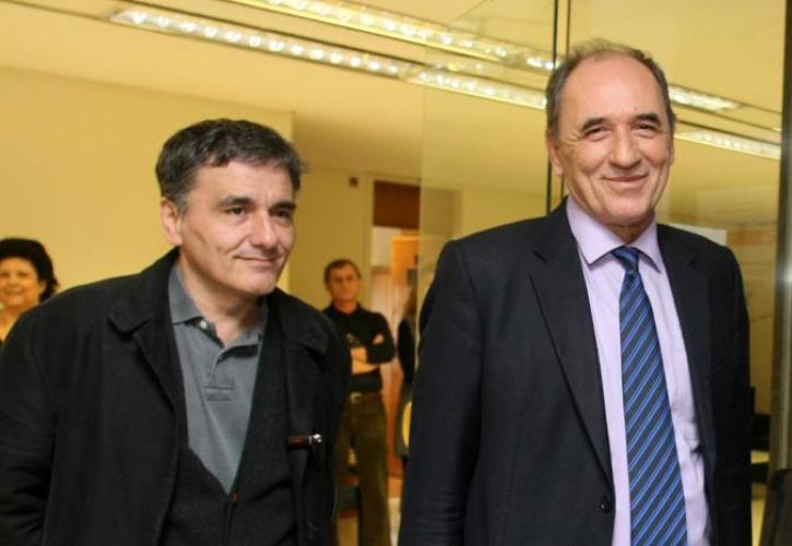 Κόκκινα δάνεια και ασφαλιστικό στο μενού των δανειστών