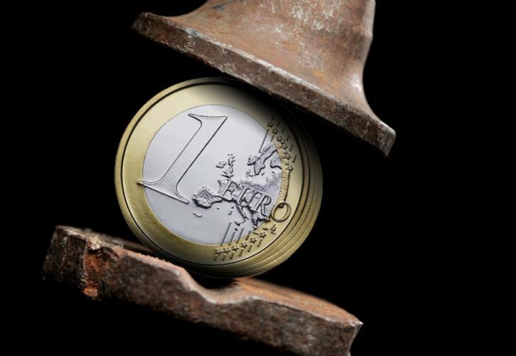 Δημοσκόπηση Reuters: Αυξημένος κίνδυνος ύφεσης της παγκόσμιας οικονομίας λόγω δασμών Τραμπ