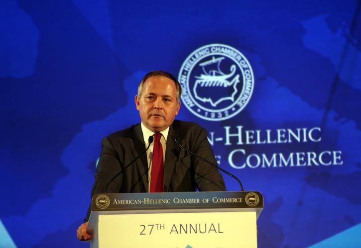 Cœuré: Στόχος να γίνει βιώσιμο το ελληνικό χρέος