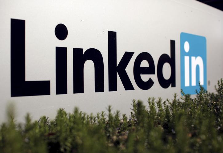 Γαλλία: Προσφυγές κατά του LinkedIn από 50 εφημερίδες - Γιατί το κατηγορούν