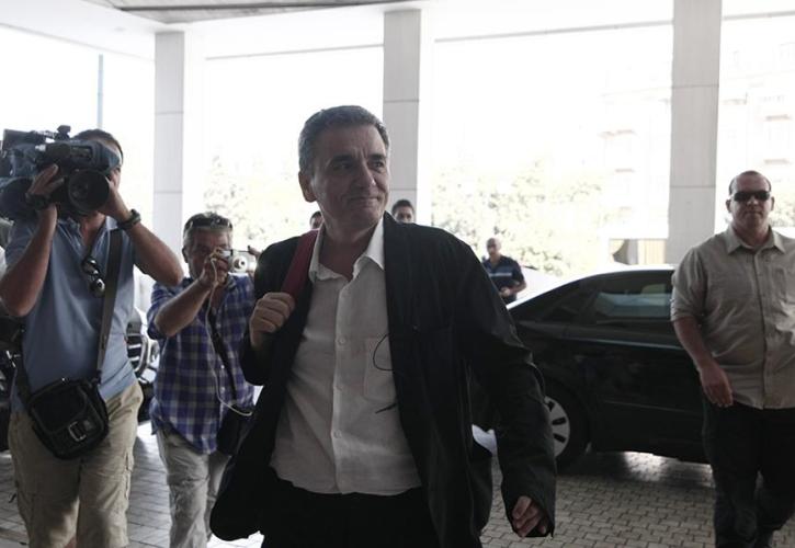 Πρόσθετα μέτρα για το 2018 ζητούν οι Θεσμοί