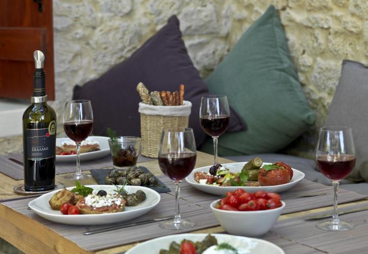 ΥΠΑΑΤ: Ο οινοτουρισμός στις προτεραιότητες της στρατηγικής για τον πρωτογενή τομέα